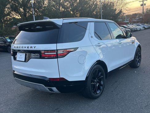 Used 2020 Land Rover Discovery Landmark image 5