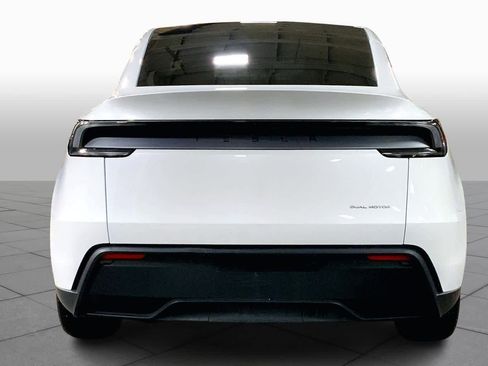 Used 2026 Tesla Model Y AWD image 5