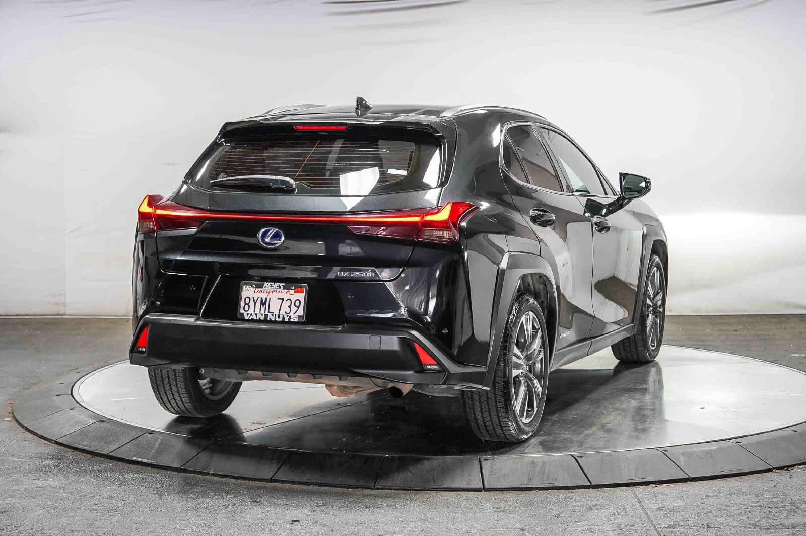 Used 2021 Lexus UX 250h w/ Accessory Package (Z2) AWD/4WD image 4