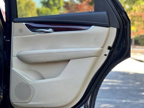 Used 2017 Cadillac XT5 Luxury w/ Driver Awareness Package image 19