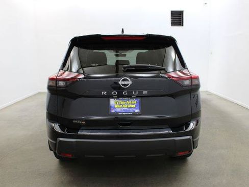 Certified 2026 Nissan Rogue SV FWD image 4