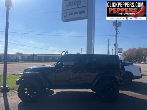 Used 2021 Jeep Wrangler Unlimited Sahara image 2