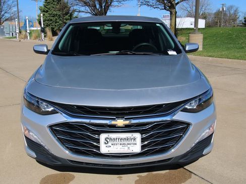 Used 2019 Chevrolet Malibu LT image 2