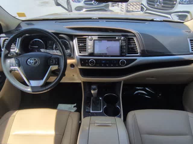 Used 2016 Toyota Highlander XLE AWD/4WD image 16