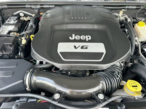 Used 2016 Jeep Wrangler Unlimited Sahara w/ Connectivity Group image 26