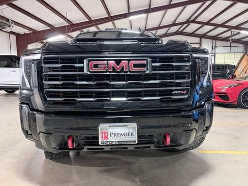 Used 2024 GMC Sierra 2500 AT4 w/ Technology Package AWD/4WD image 10