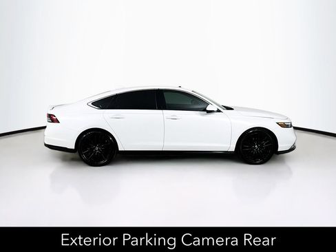 Used 2023 Honda Accord Touring image 9