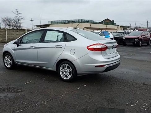 Used 2018 Ford Fiesta SE image 6
