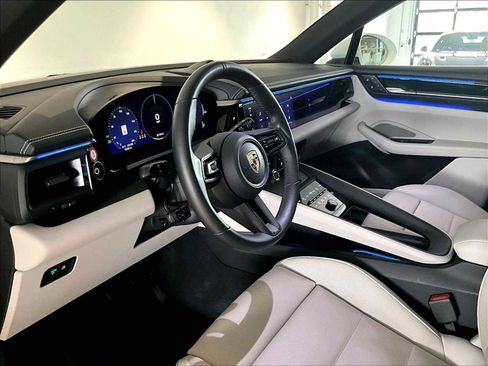 Used 2025 Porsche Macan 4 Electric image 7