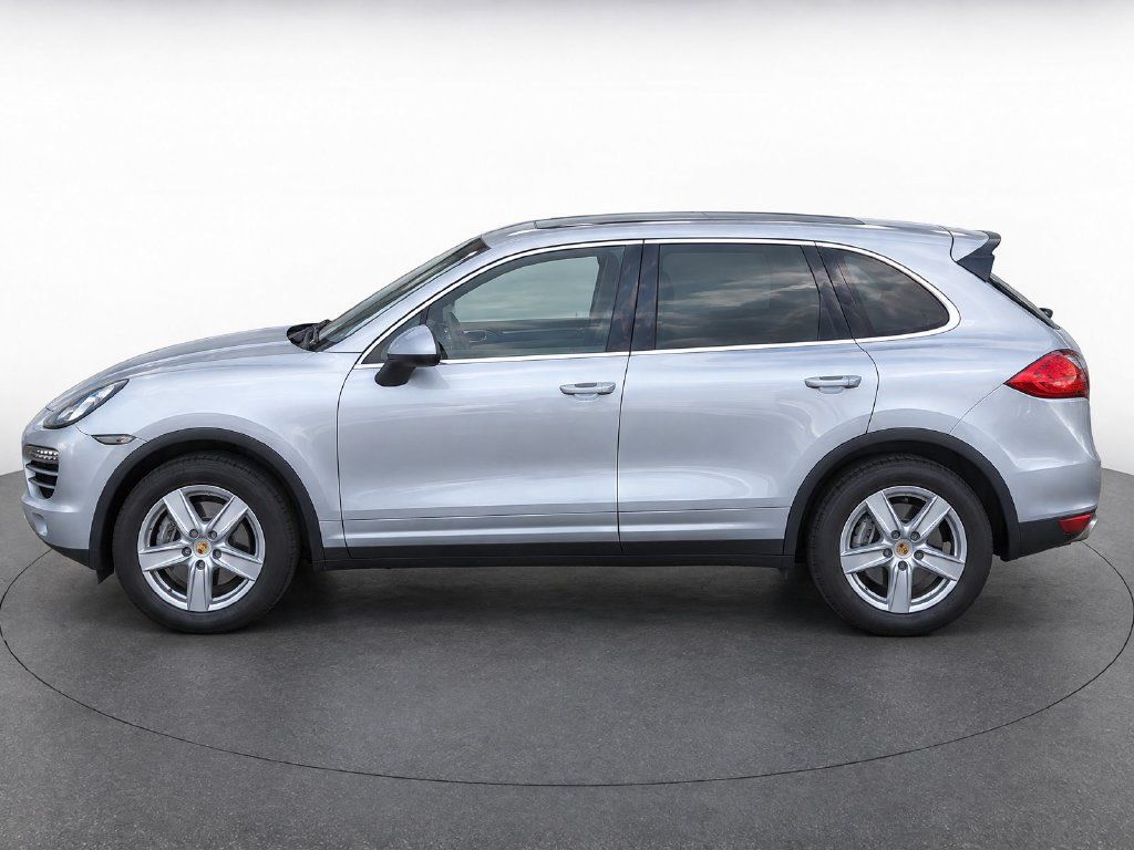 Used 2012 Porsche Cayenne AWD/4WD image 2