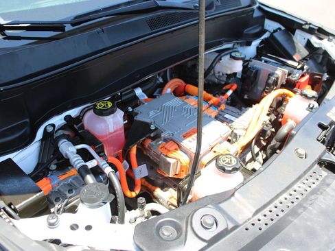 Used 2023 Chevrolet Bolt EUV LT FWD image 31