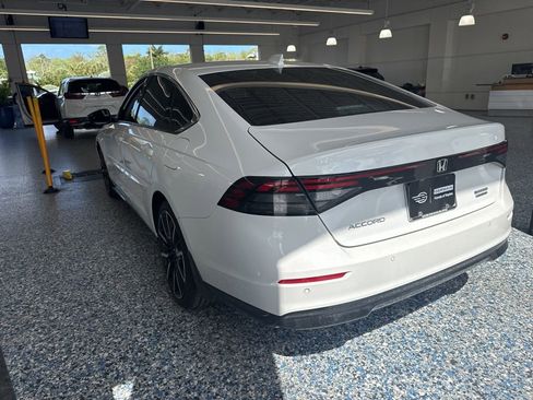 Used 2023 Honda Accord Touring image 3