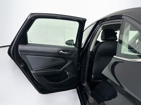 Used 2025 Volkswagen Jetta SE FWD image 25