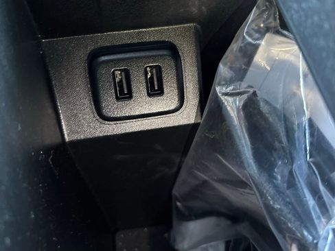 Used 2024 Chevrolet Equinox Premier image 15