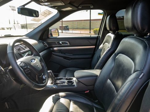 Used 2018 Ford Explorer XLT w/ Equipment Group 202A image 12