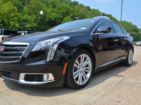 Used 2018 Cadillac XTS Luxury AWD/4WD image 3