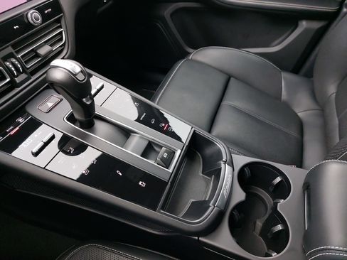 Used 2024 Porsche Macan Turbo w/ Premium Plus Package image 27