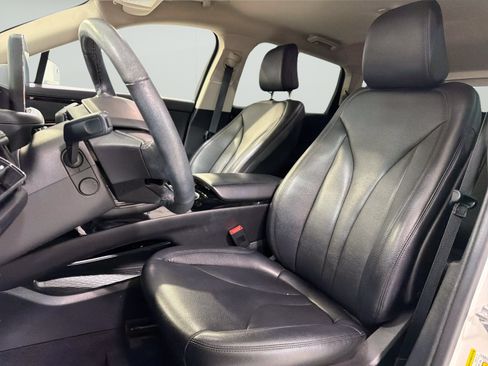 Used 2022 Lincoln Nautilus FWD w/ Premium Package image 9
