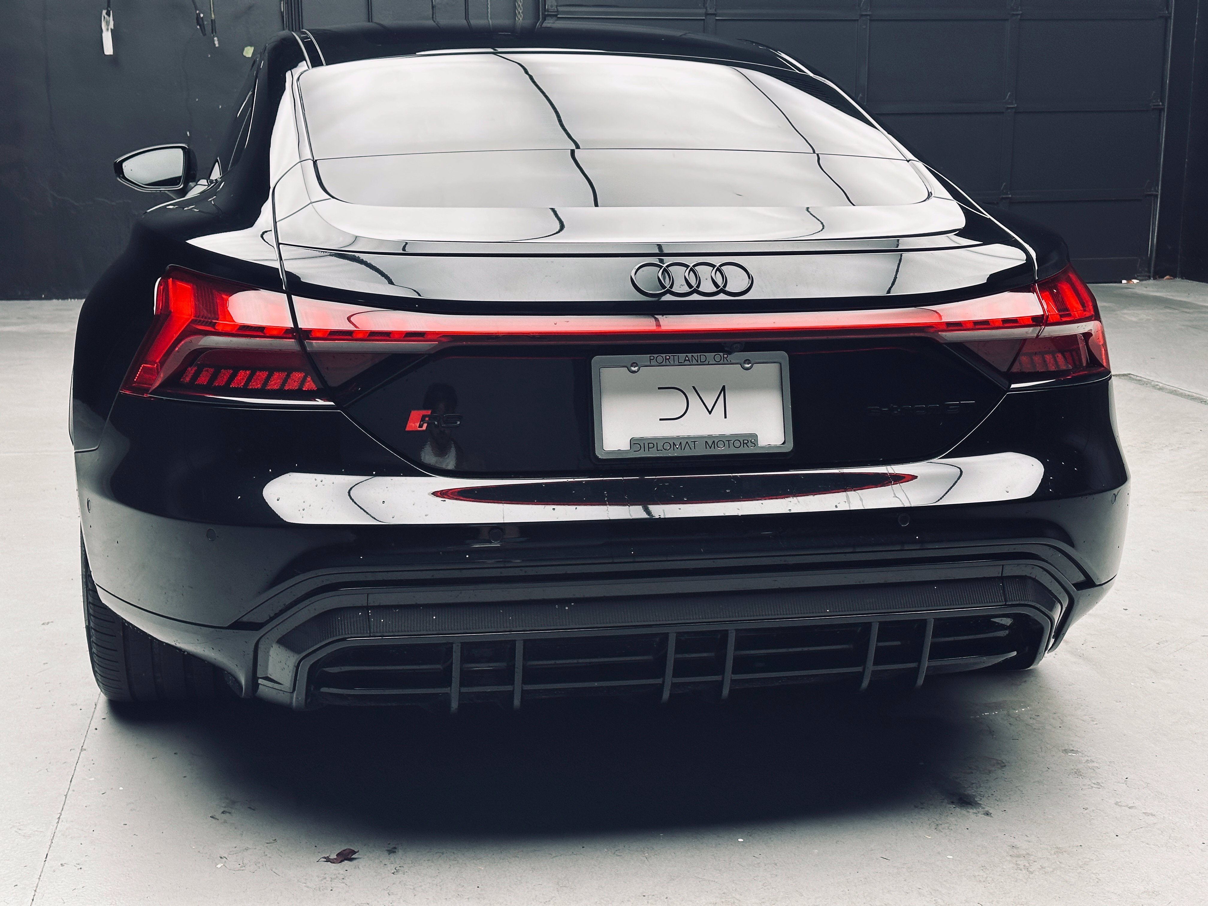 Used 2023 Audi RS e-tron GT w/ Carbon Performance Package AWD/4WD image 15