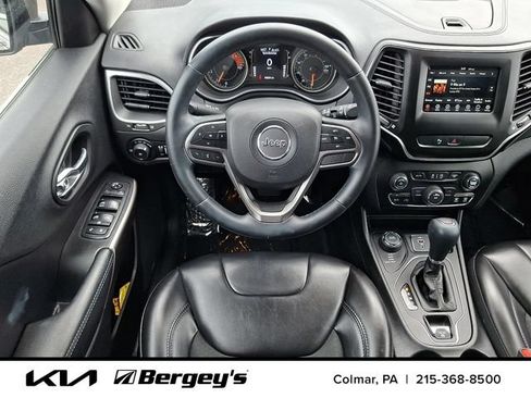 Used 2019 Jeep Cherokee Latitude Plus w/ Cold Weather Group AWD/4WD image 13