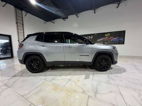 Used 2022 Jeep Compass Latitude w/ Sun and Sound Group FWD image 8