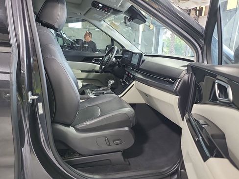 Used 2024 Kia Carnival SX Prestige FWD image 7