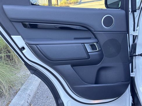 Certified 2025 Land Rover Discovery S image 13