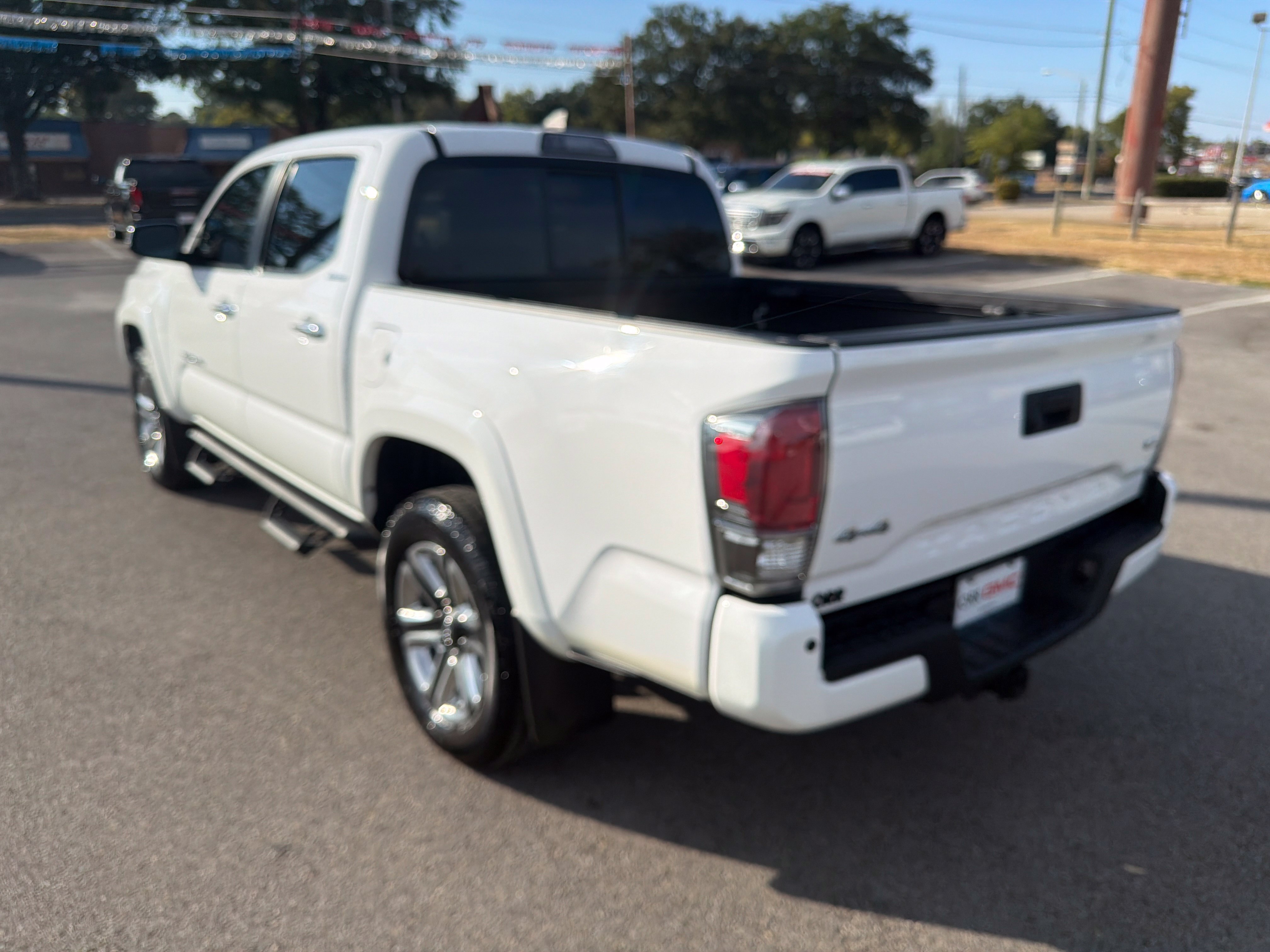 Used 2016 Toyota Tacoma Limited w/ Towing Package AWD/4WD image 8