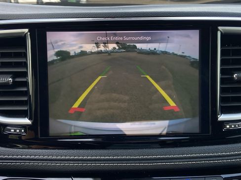 Used 2023 Chrysler Pacifica Limited FWD image 27