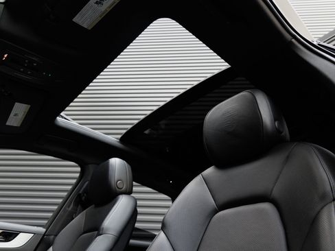 Certified 2024 Porsche Cayenne AWD/4WD image 14