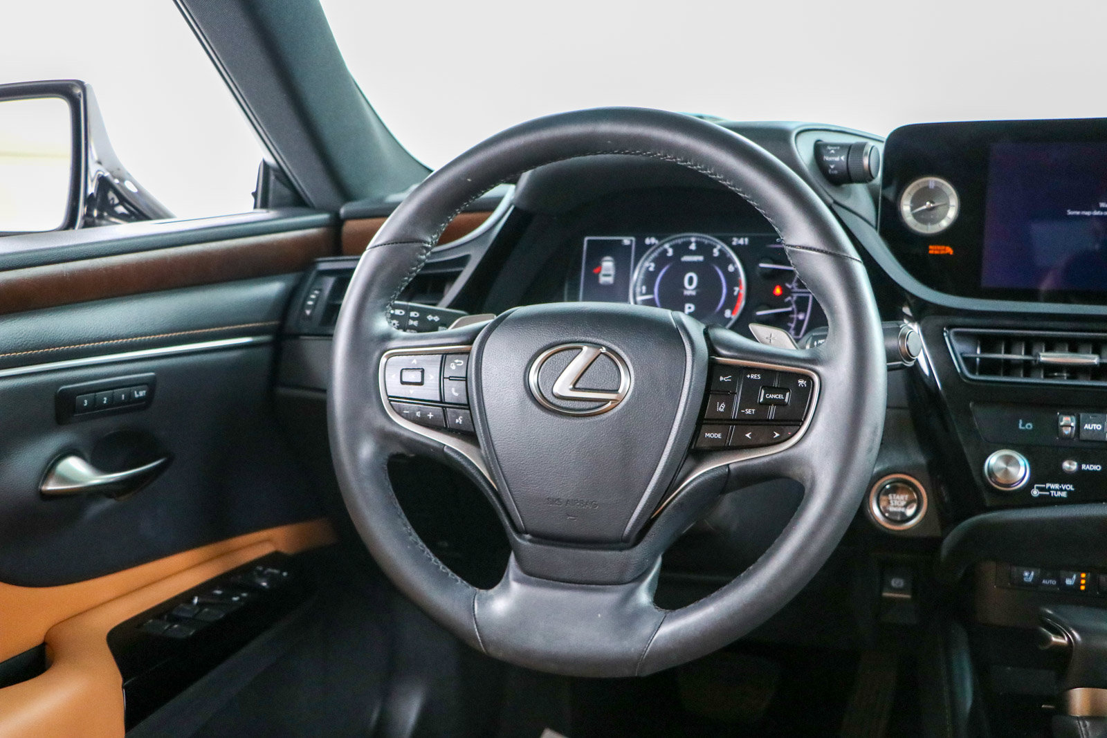 Used 2024 Lexus ES 350 w/ Premium Package FWD image 12
