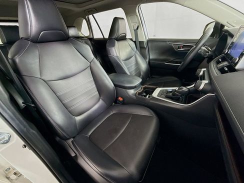 Used 2020 Toyota RAV4 Limited image 29