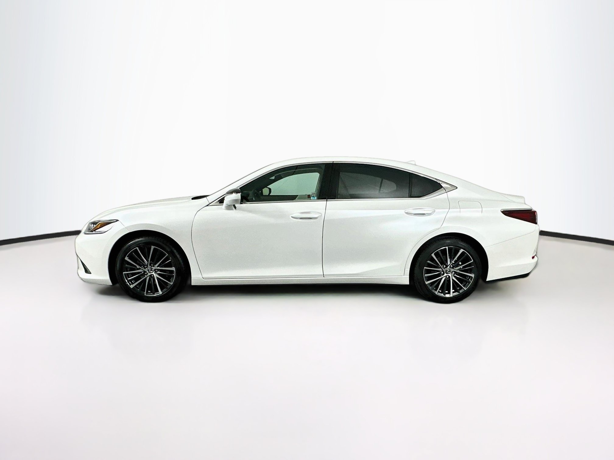 Used 2024 Lexus ES 350 w/ Premium Package FWD image 4