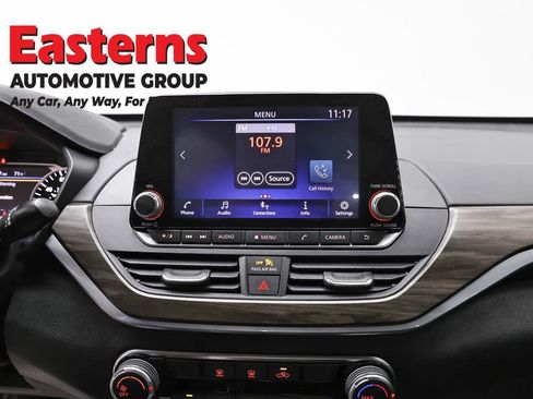 Used 2023 Nissan Altima 2.5 SV FWD image 12