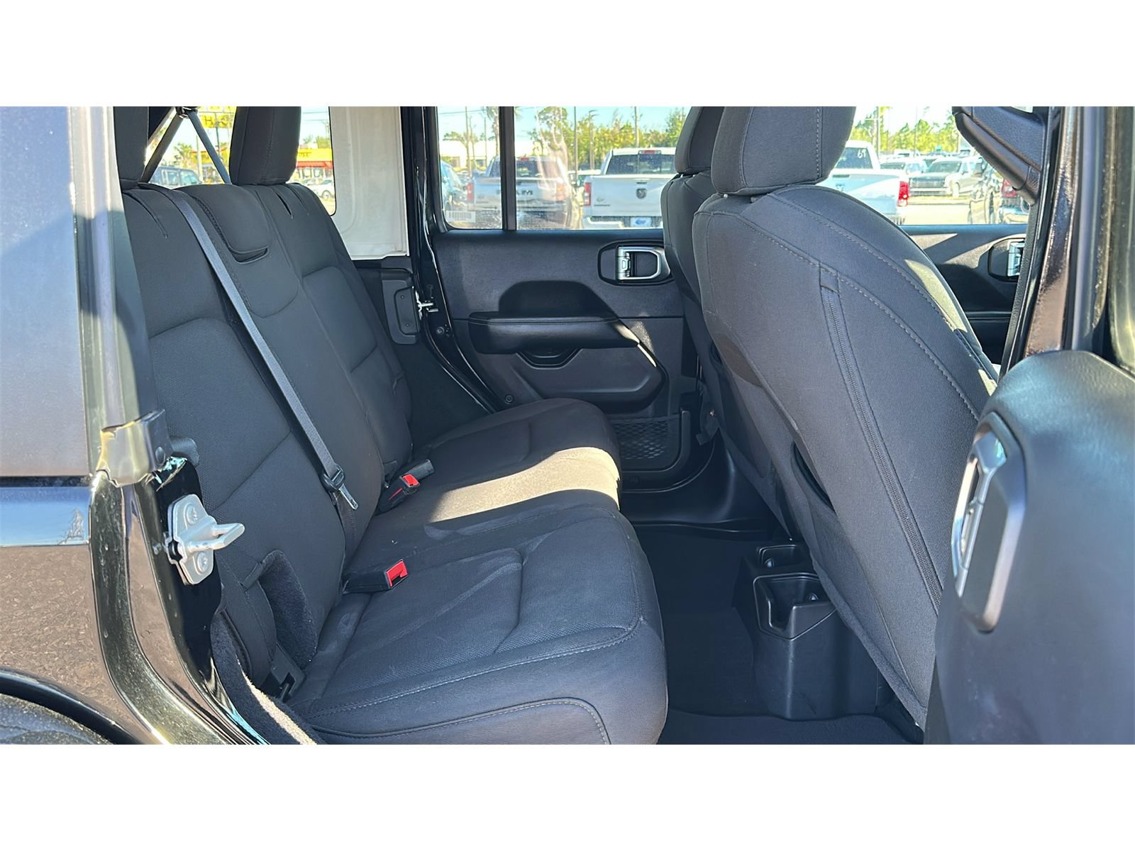 Used 2023 Jeep Wrangler Unlimited Sahara AWD/4WD image 20