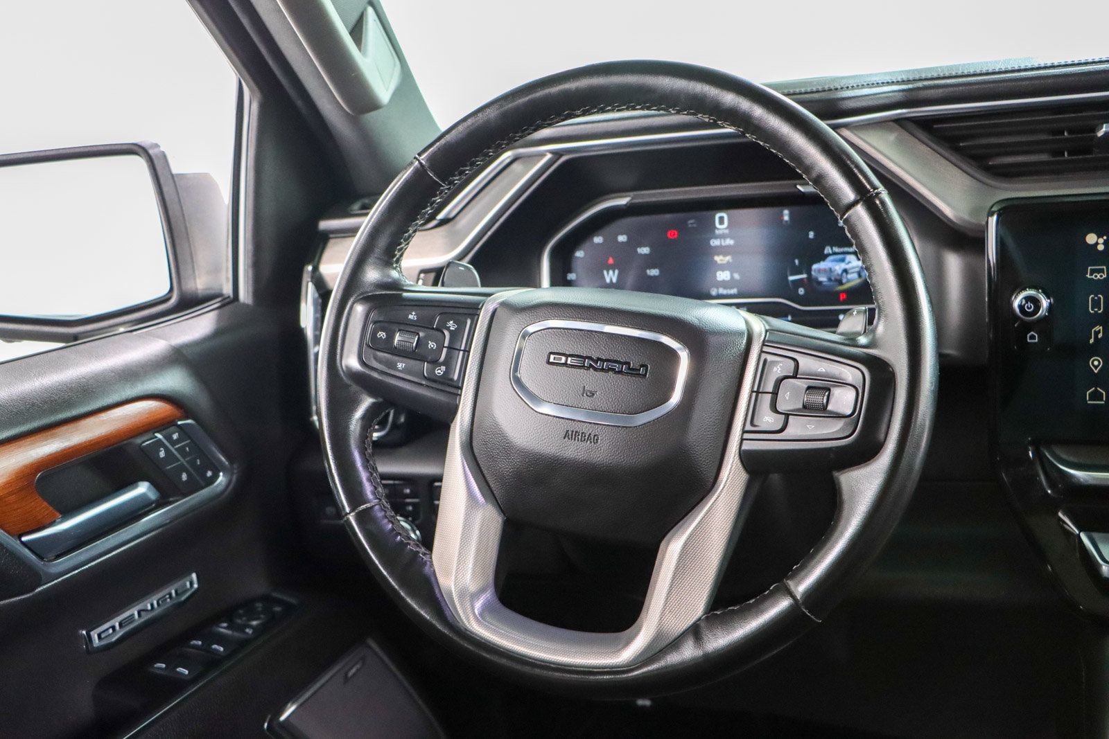 Used 2023 GMC Sierra 1500 Denali w/ Technology Package AWD/4WD image 14