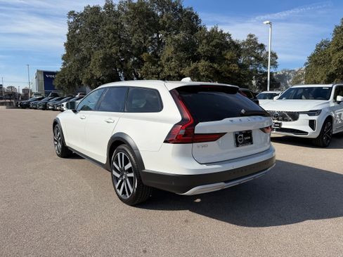 Used 2025 Volvo V90 B6 Cross Country Plus w/ Protection Package Premier image 4