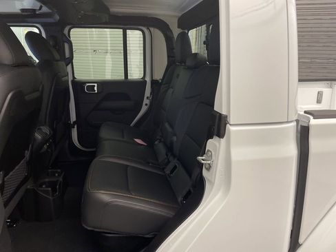 New 2026 Jeep Gladiator Sahara image 15