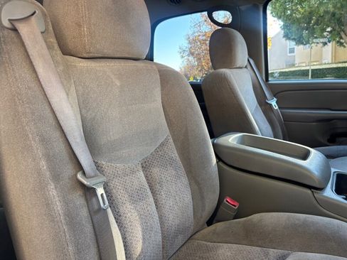 Used 2004 Chevrolet Tahoe LS image 16