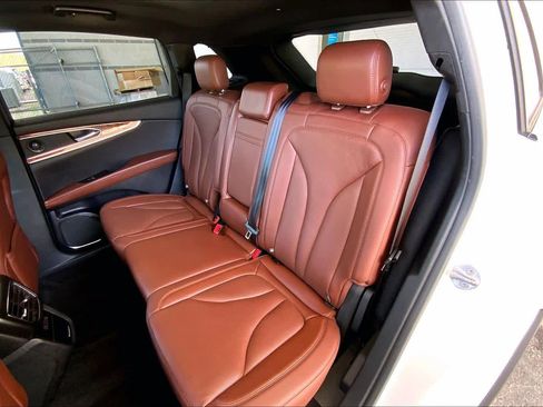 Used 2020 Lincoln Nautilus Reserve w/ Equipment Group 201A image 21