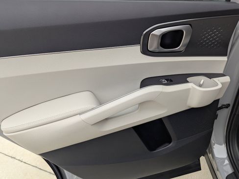 New 2026 Kia Sorento S image 4