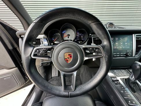Certified 2018 Porsche Macan S image 16