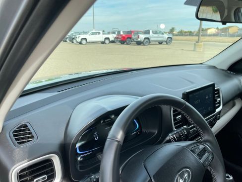 Used 2025 Hyundai Venue SEL image 35