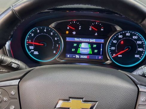 Used 2023 Chevrolet Traverse LT AWD/4WD image 13