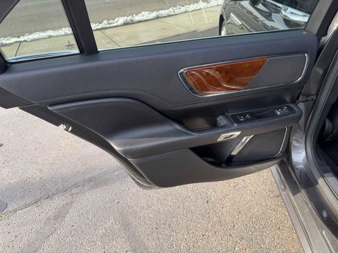 Used 2017 Lincoln Continental Reserve image 15