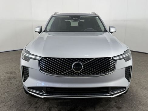 Used 2025 Volvo XC90 B5 Core AWD/4WD image 2