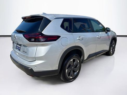 Used 2024 Nissan Rogue SV AWD/4WD image 9