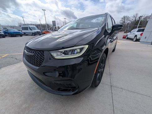 New 2026 Chrysler Pacifica Select image 7