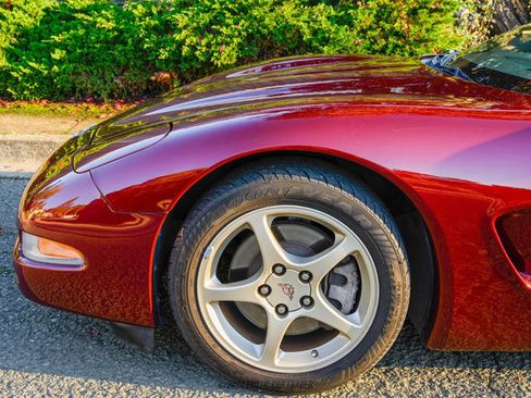 Used 2003 Chevrolet Corvette 50th Anniversary Edition w/ Preferred Equipment Group image 90