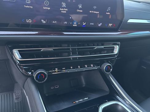 Used 2025 Chevrolet Traverse Z71 w/ Enhanced Driving Package image 36